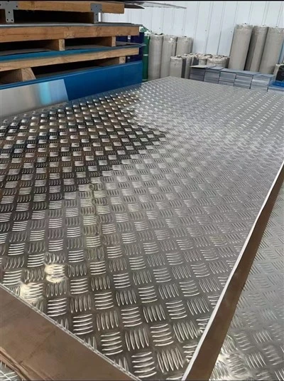 Panel Timbul Aluminium